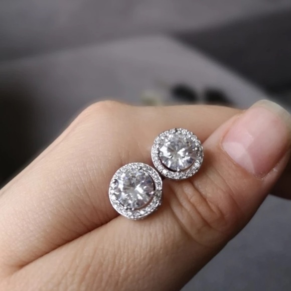 NEW 🌸 Silver Round Halo Stud Earrings - Picture 3 of 4